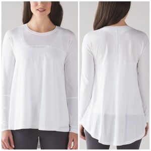 Lululemon Acadia Long Sleeve Solid White
High-Low Swing Tee. Probable Small.